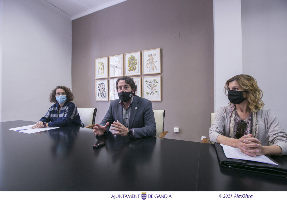 Gandia obri un concurs d'idees per dissenyar el xiringuito sostenible del futur.