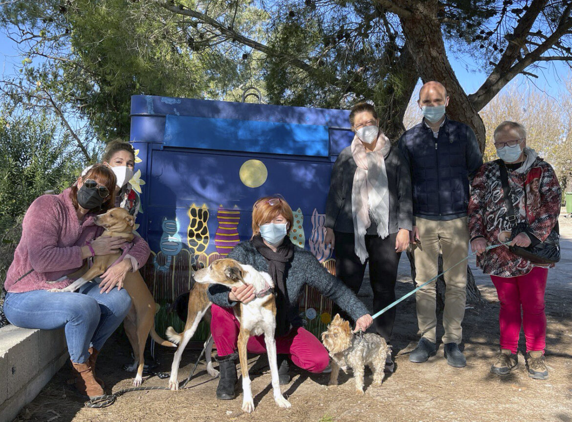 Tavernes ja compta amb un tercer refugi per a gats en la platja